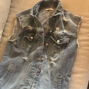Vereret Women's Distressed Short Sleeve Longline Denim Jacket Size M